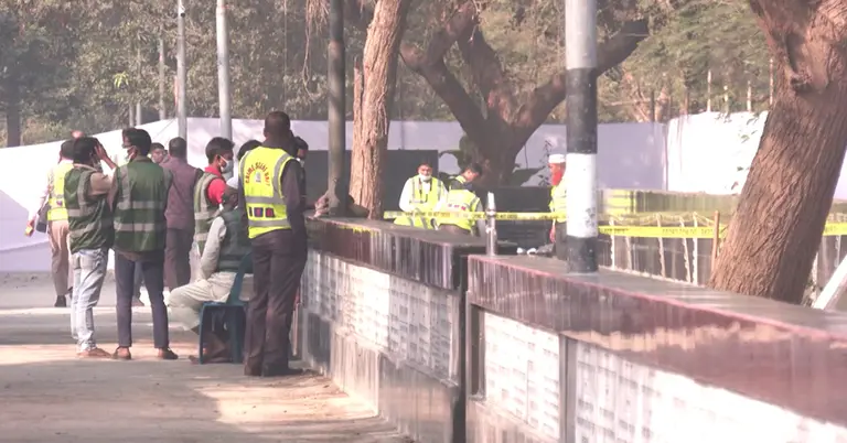 শহিদ বুদ্ধিজীবী স্মৃতিসৌধ সংলগ্ন কবরস্থান থেকে মরদেহ উত্তোলন